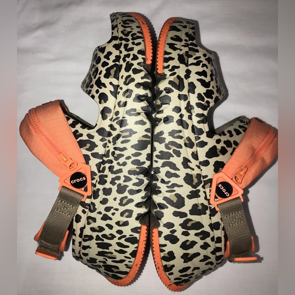 Crocs Hiker Xscape Khaki Leopard Sandal Clogs with zippered pouch - Picture 4 of 9